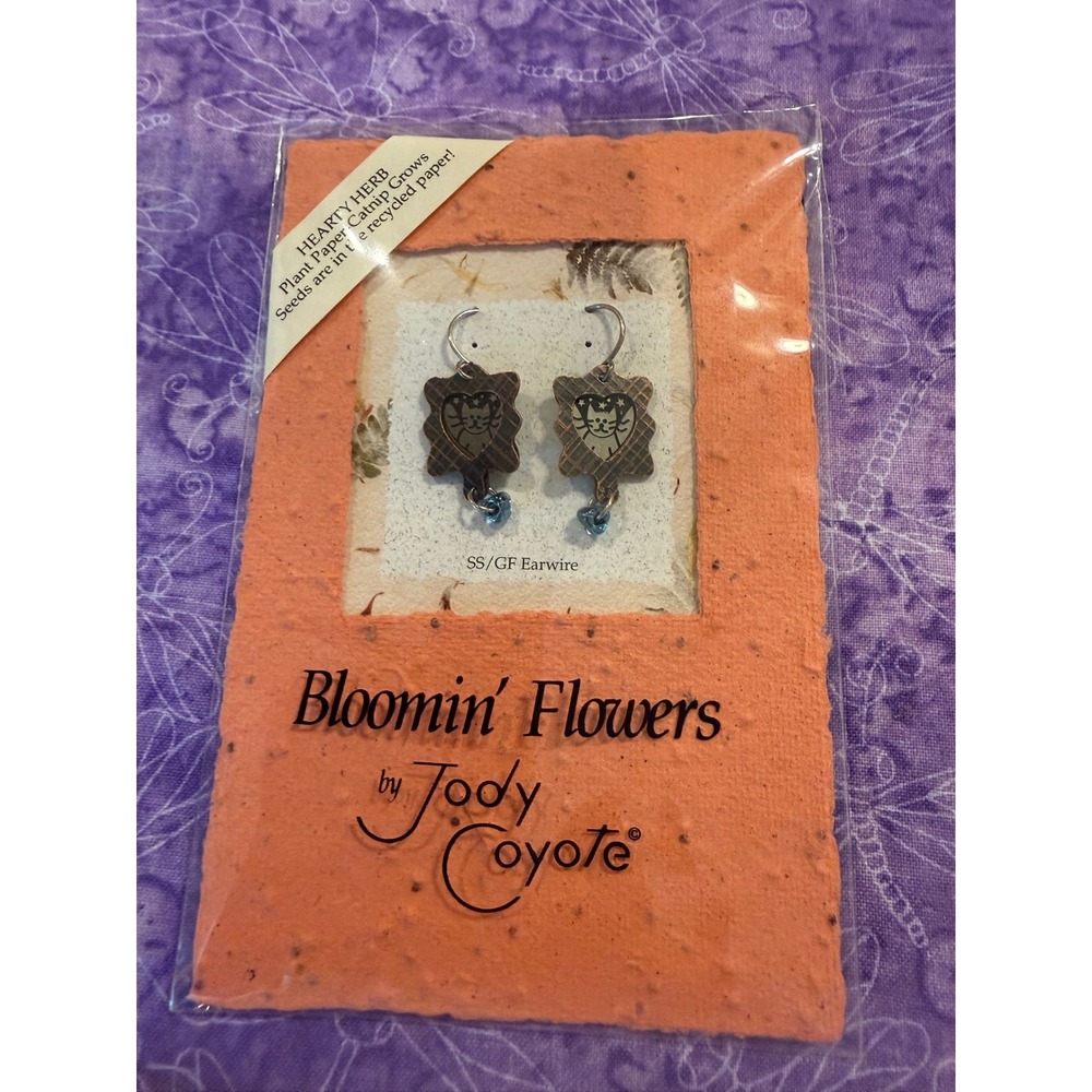 Jody Coyote Womens Dangle Earrings Silver Tone Cat Kitten Heart Whimsical NEW